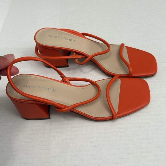 NWOB!! Marc Fisher - Galvin Womens Faux Leather Slingback Block Heel - 6.5 - Picture 2 of 8